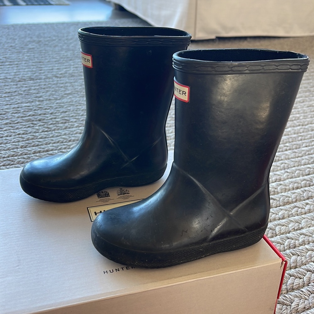 Hunter US size 9 toddler black rain boots 🖤 - Picture 3 of 5